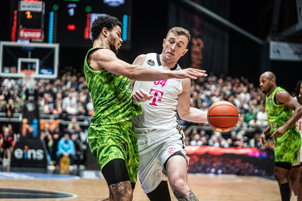 Niners Chemnitz vs. Telekom Baskets Bonn - 12. Spieltag - easyCredit BBL - Basketball Bundesliga - Basketball - Saison 2024/25 - 21.12.2024