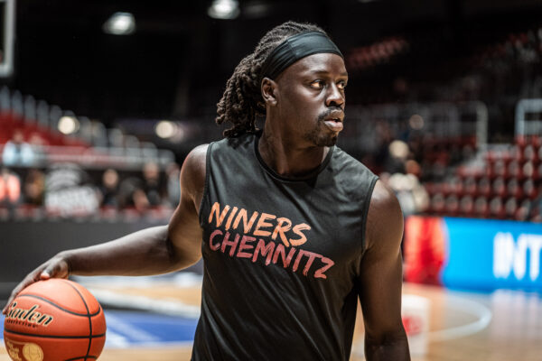 Niners Chemnitz vs. Skyliners Frankfurt - 15. Spieltag - easyCredit BBL - Basketball Bundesliga - Basketball - Saison 2024/25 - 04.01.2025