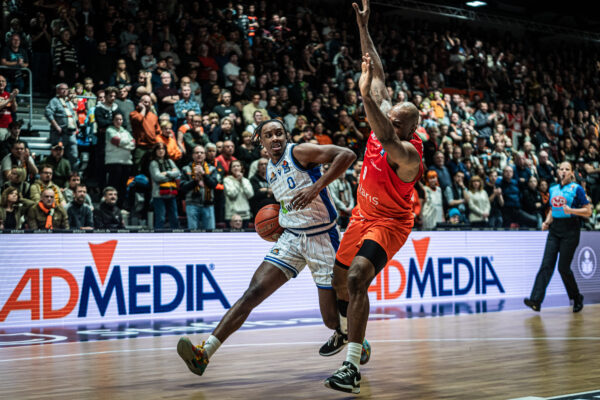 Niners Chemnitz vs. Skyliners Frankfurt - 15. Spieltag - easyCredit BBL - Basketball Bundesliga - Basketball - Saison 2024/25 - 04.01.2025