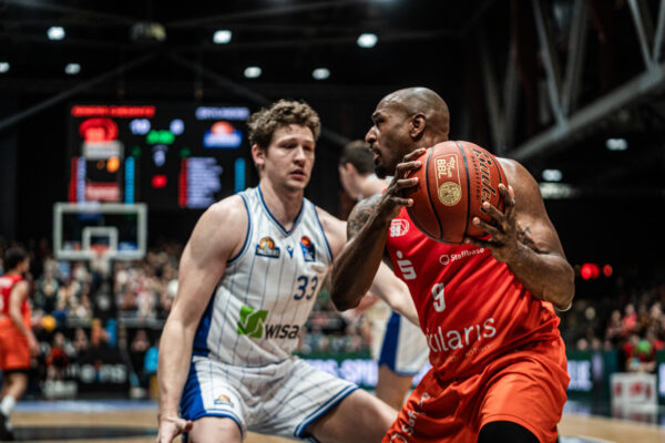Niners Chemnitz vs. Skyliners Frankfurt - 15. Spieltag - easyCredit BBL - Basketball Bundesliga - Basketball - Saison 2024/25 - 04.01.2025