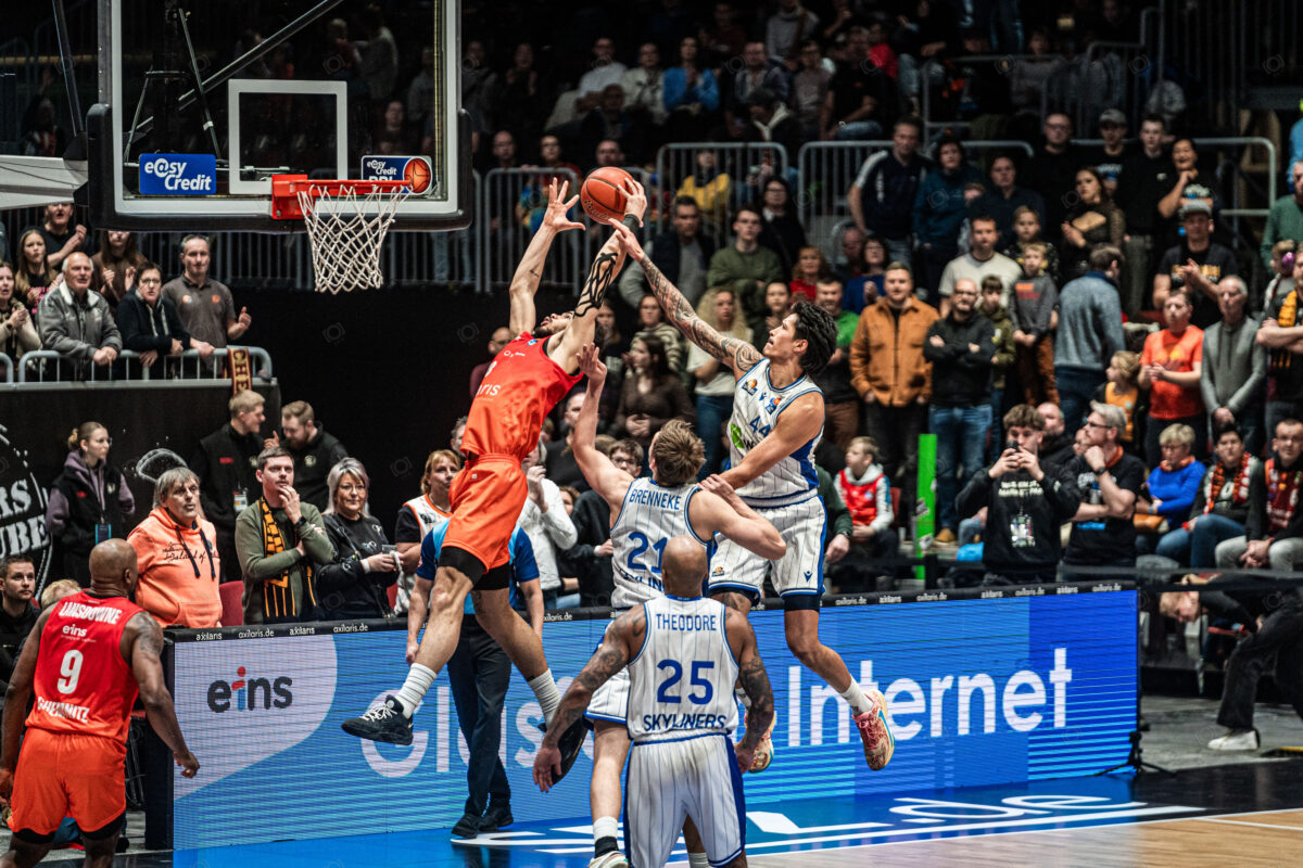 Niners Chemnitz vs. Skyliners Frankfurt - 15. Spieltag - easyCredit BBL - Basketball Bundesliga - Basketball - Saison 2024/25 - 04.01.2025