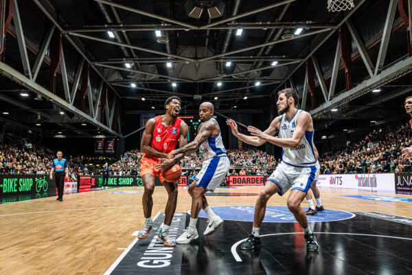 Niners Chemnitz vs. Skyliners Frankfurt - 15. Spieltag - easyCredit BBL - Basketball Bundesliga - Basketball - Saison 2024/25 - 04.01.2025