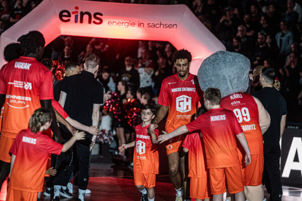 Niners Chemnitz vs. Veolia Towers Hamburg - 17. Spieltag - easyCredit BBL - Basketball Bundesliga - Basketball - Saison 2024/25 - 17.01.2025