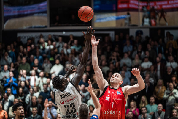 Niners Chemnitz vs. Veolia Towers Hamburg - 17. Spieltag - easyCredit BBL - Basketball Bundesliga - Basketball - Saison 2024/25 - 17.01.2025