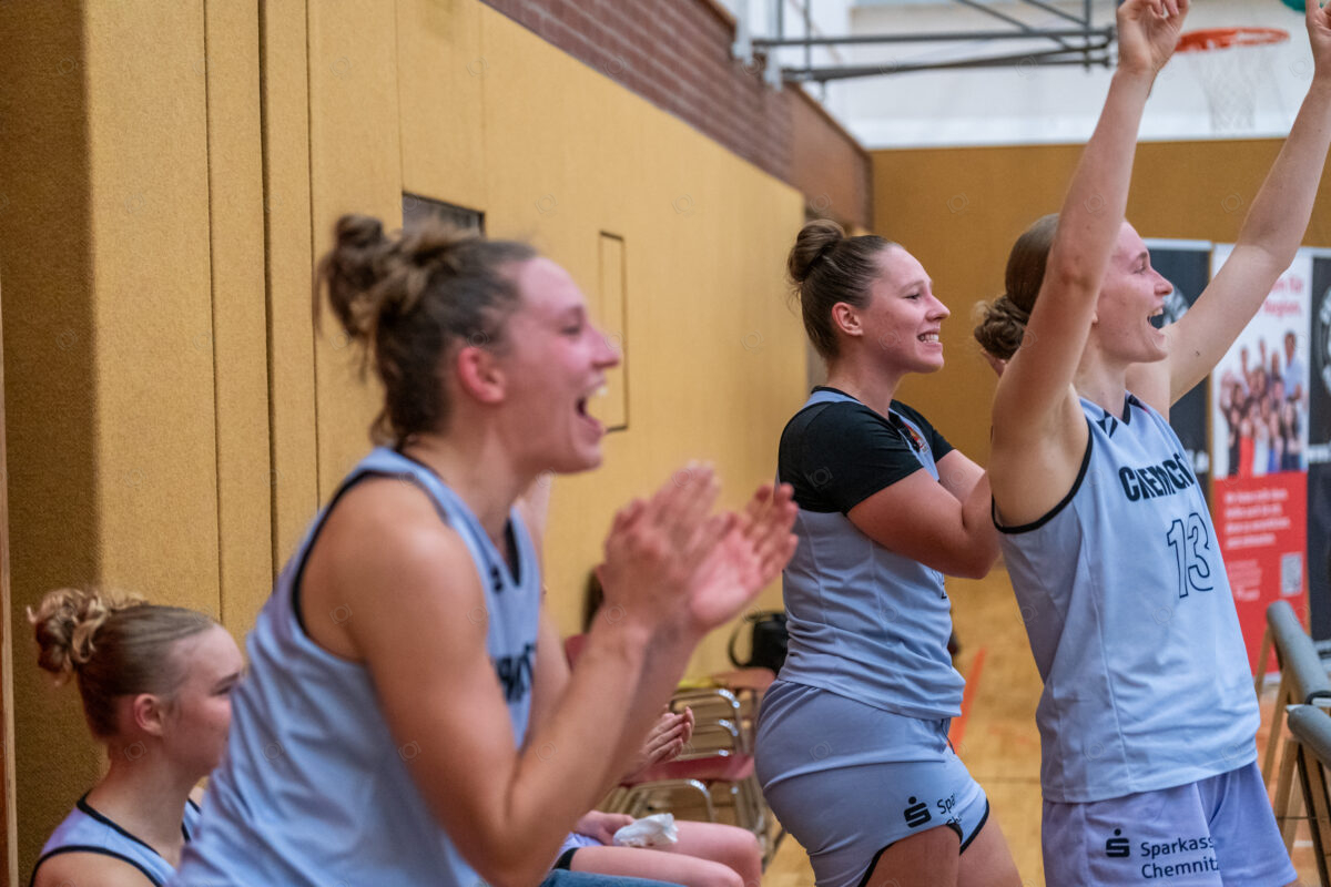 20250920-chemcats-chemnitz-vs-eintracht-braunschweig-lionpride-200