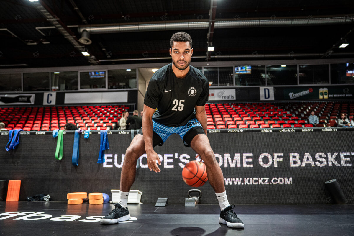 Niners Chemnitz vs. Veolia Towers Hamburg - 2. Spieltag - easyCredit BBL - Basketball Bundesliga - Basketball - Saison 2025/26 - 03.10.2025