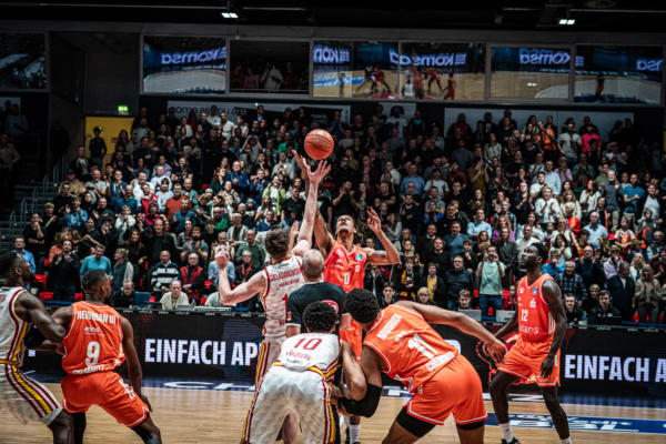 NINERS Chemnitz vs. Fitness First Würzburg Baskets - 10. Spieltag - easyCredit BBL - Basketball Bundesliga - Basketball - Saison 2025/26 - 12.12.2025