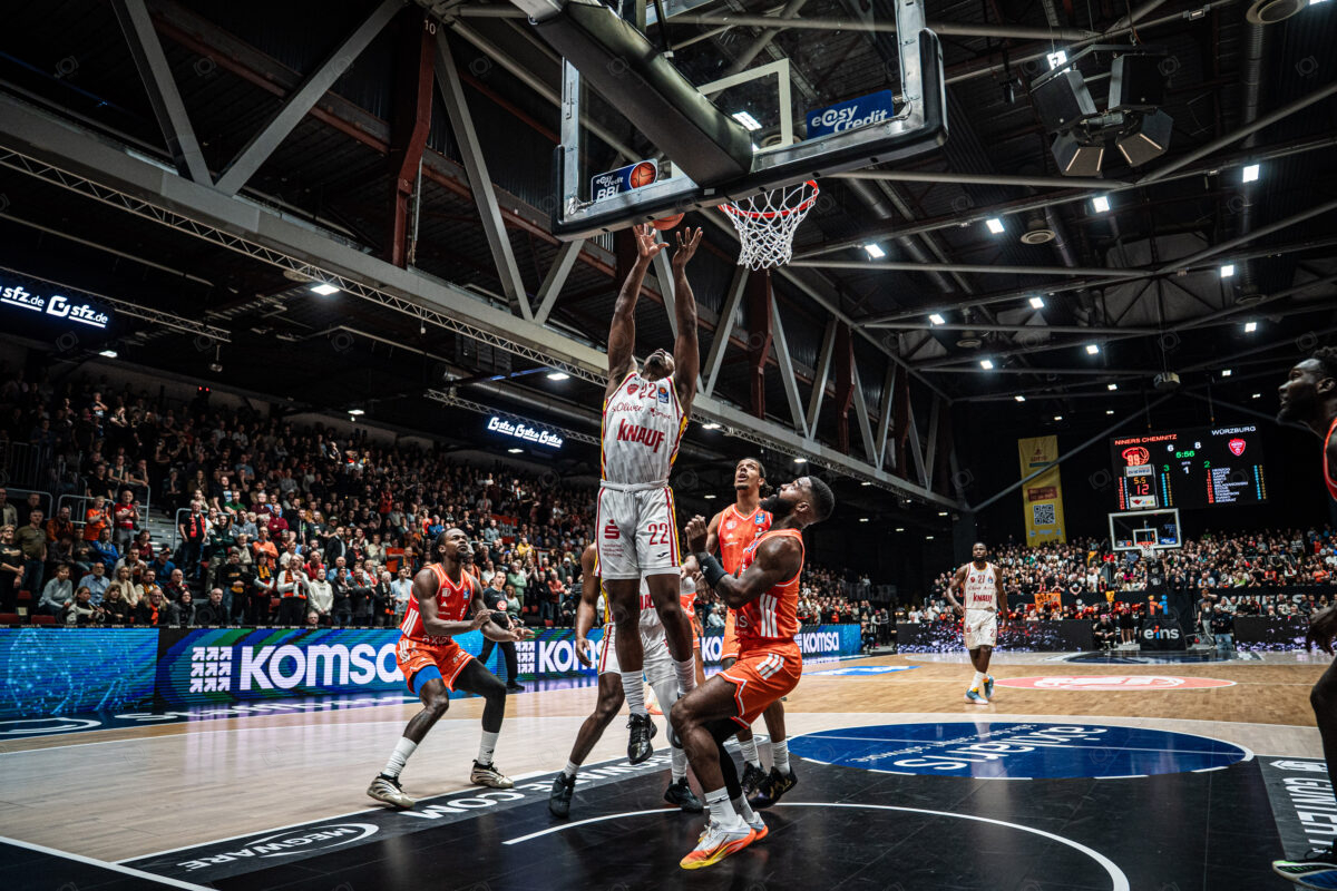 NINERS Chemnitz vs. Fitness First Würzburg Baskets - 10. Spieltag - easyCredit BBL - Basketball Bundesliga - Basketball - Saison 2025/26 - 12.12.2025