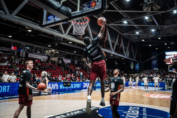 NINERS Chemnitz vs. VET-CONCEPT Gladiators Trier - 13. Spieltag - easyCredit BBL - Basketball Bundesliga - Basketball - Saison 2025/26 - 30.12.2025