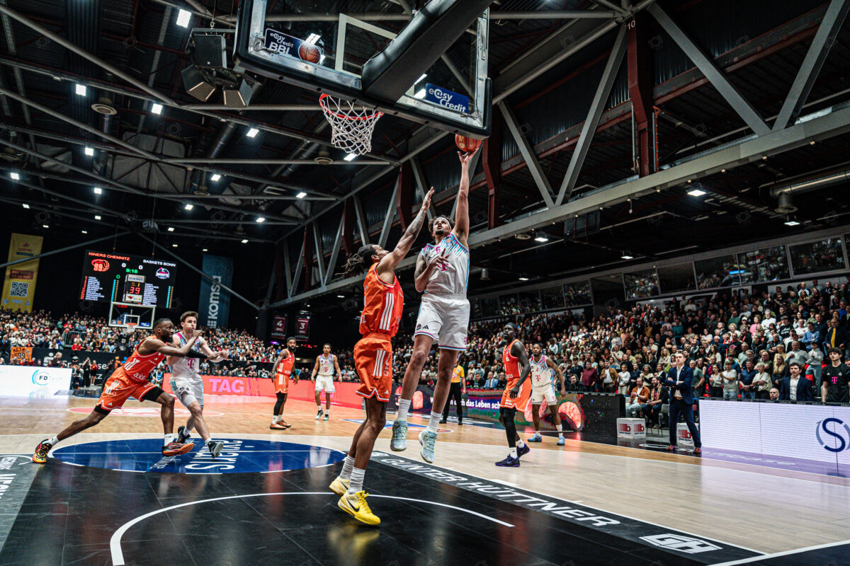 NINERS Chemnitz vs Telekom Baskets Bonn - 28. Spieltag - easyCredit BBL - Basketball Bundesliga - Basketball - Saison 2025/26 - 04.04.2026