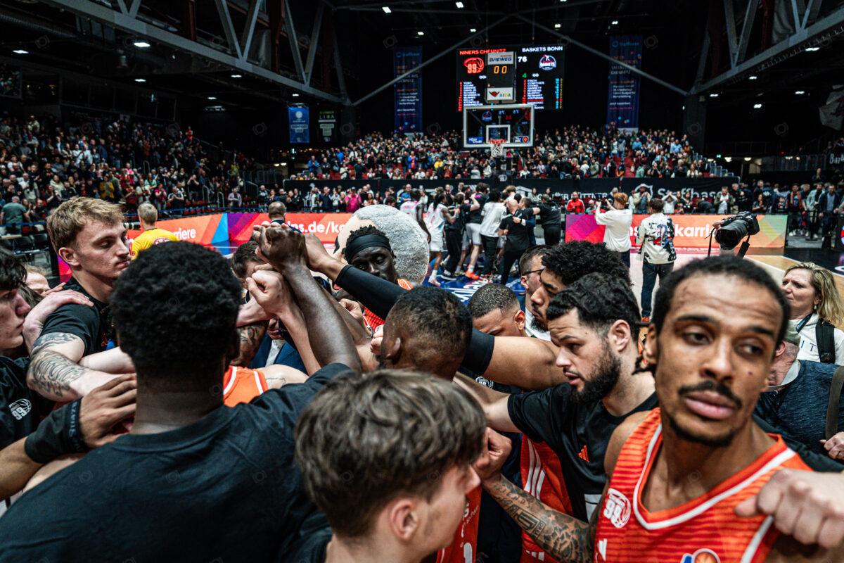 NINERS Chemnitz vs Telekom Baskets Bonn - 28. Spieltag - easyCredit BBL - Basketball Bundesliga - Basketball - Saison 2025/26 - 04.04.2026