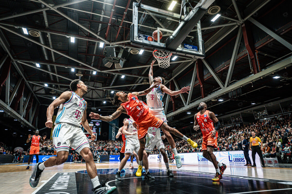 NINERS Chemnitz vs Telekom Baskets Bonn - 28. Spieltag - easyCredit BBL - Basketball Bundesliga - Basketball - Saison 2025/26 - 04.04.2026